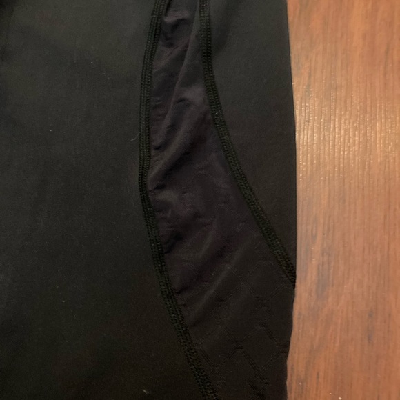 Gymshark black high waisted leggings mesh cutout - Picture 2 of 7